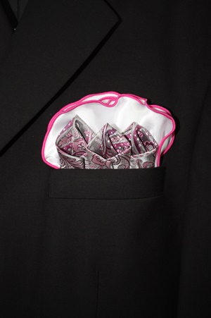 Round-Hanky-Wht-Fuchsia-14288