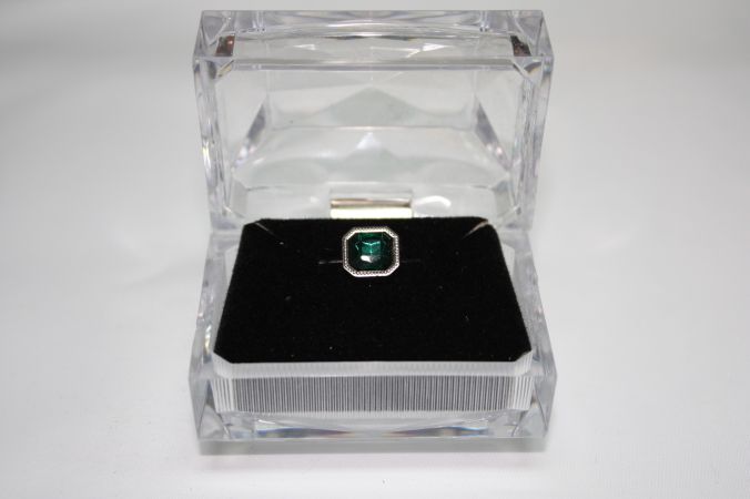 Tie-Tac-Emerald
