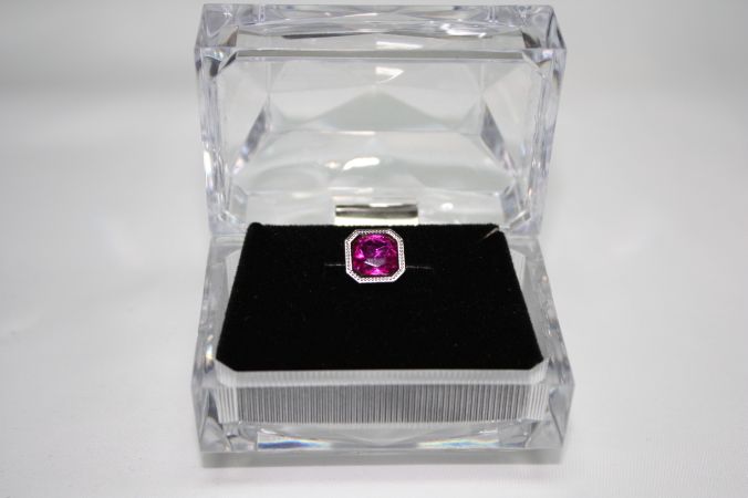 Tie-Tac-Fuscia