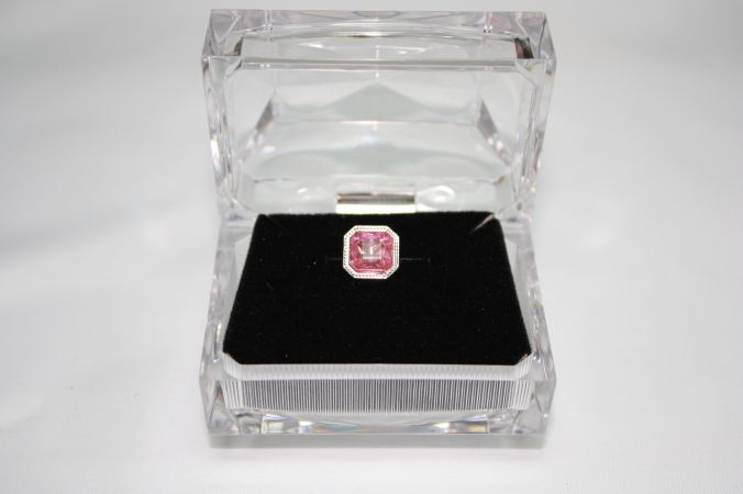 Tie-Tac-Pink